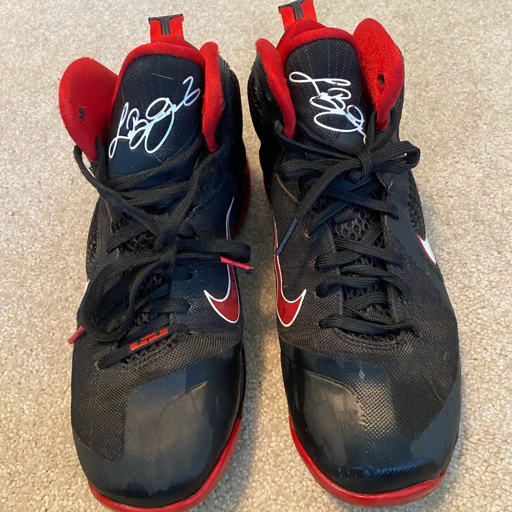 Nike LeBron James basketball shoes 7Y